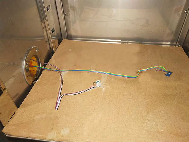 Поместите 2 модуля в камеру.