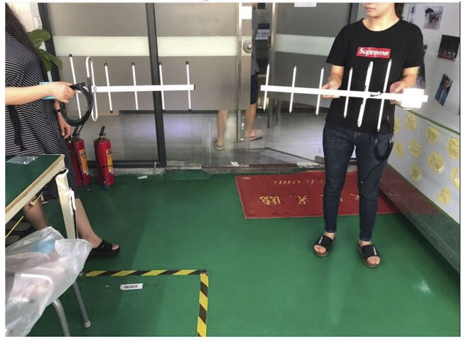 Антенна беспроводного модуля приёмника должна быть установлена горизонтально.